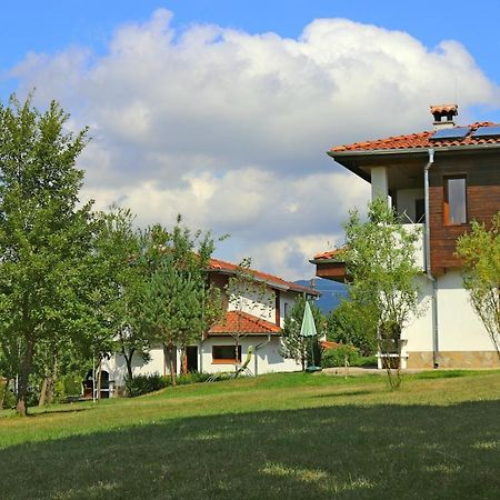 Sinjirite Complex Hotel Elena Exterior photo